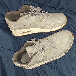 Women’s Nike Air Max 90 Sz 9.5 Premium Wolf Grey Sail White